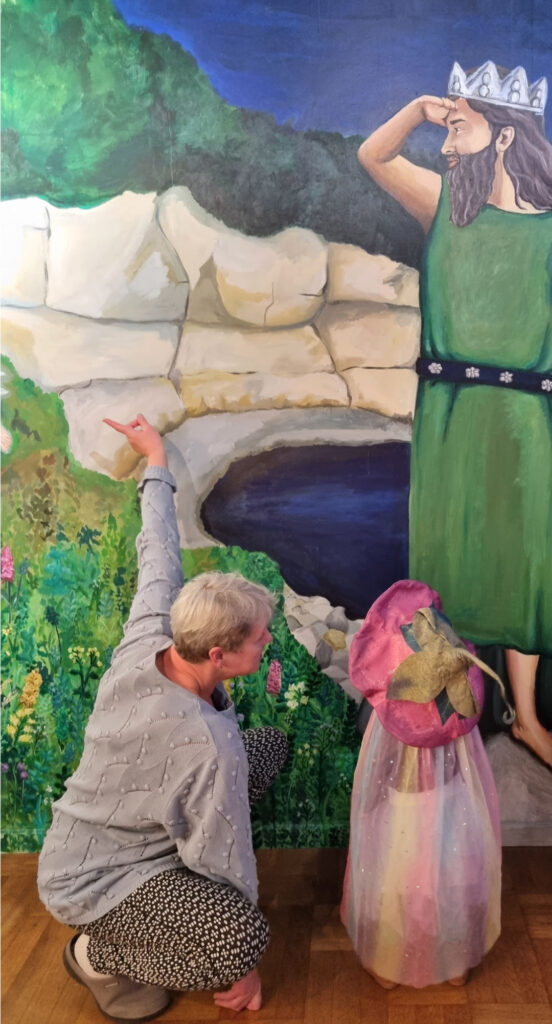 bedstemor fortæller om klintekongen og elverpigerne  på stevns folklore museum
